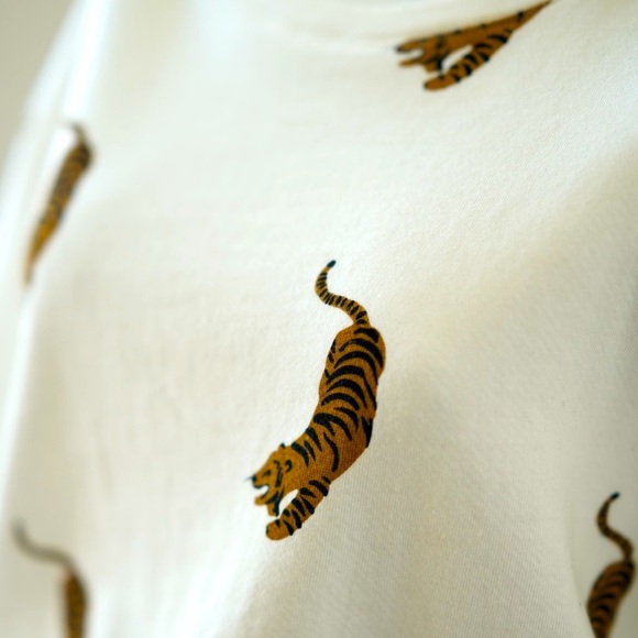 🐯 MONROW Allover Tiger Boyfriend Sweatshirt purchased on SHOPBOP * NWOT * - Picture 5 of 10